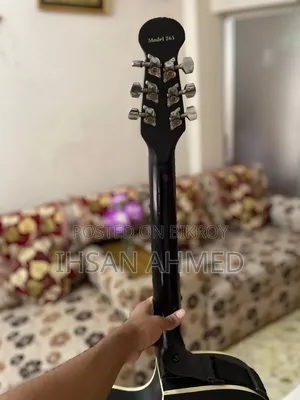 সিগনেচার অ্যাকোস্টিক গিটার