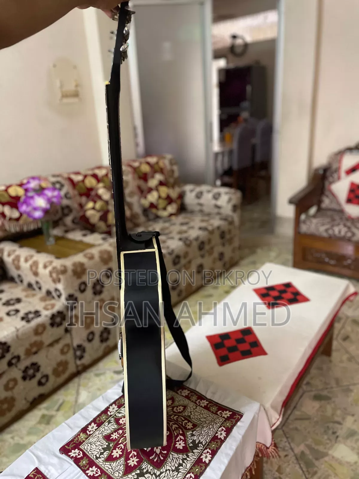 সিগনেচার অ্যাকোস্টিক গিটার