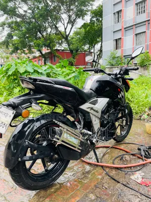 টিভিএস অ্যাপাচি ১৬০ ৪ভি ২০২১ কালো
