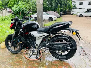 টিভিএস অ্যাপাচি ১৬০ ৪ভি ২০২১ কালো