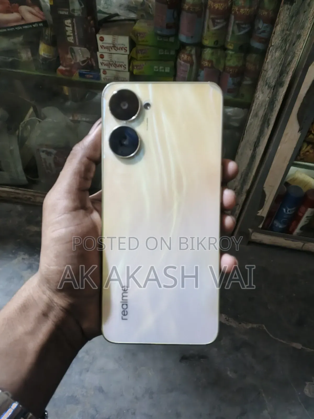 রিয়েলমি ভি৩০ ১২৮ জিবি গোল্ড