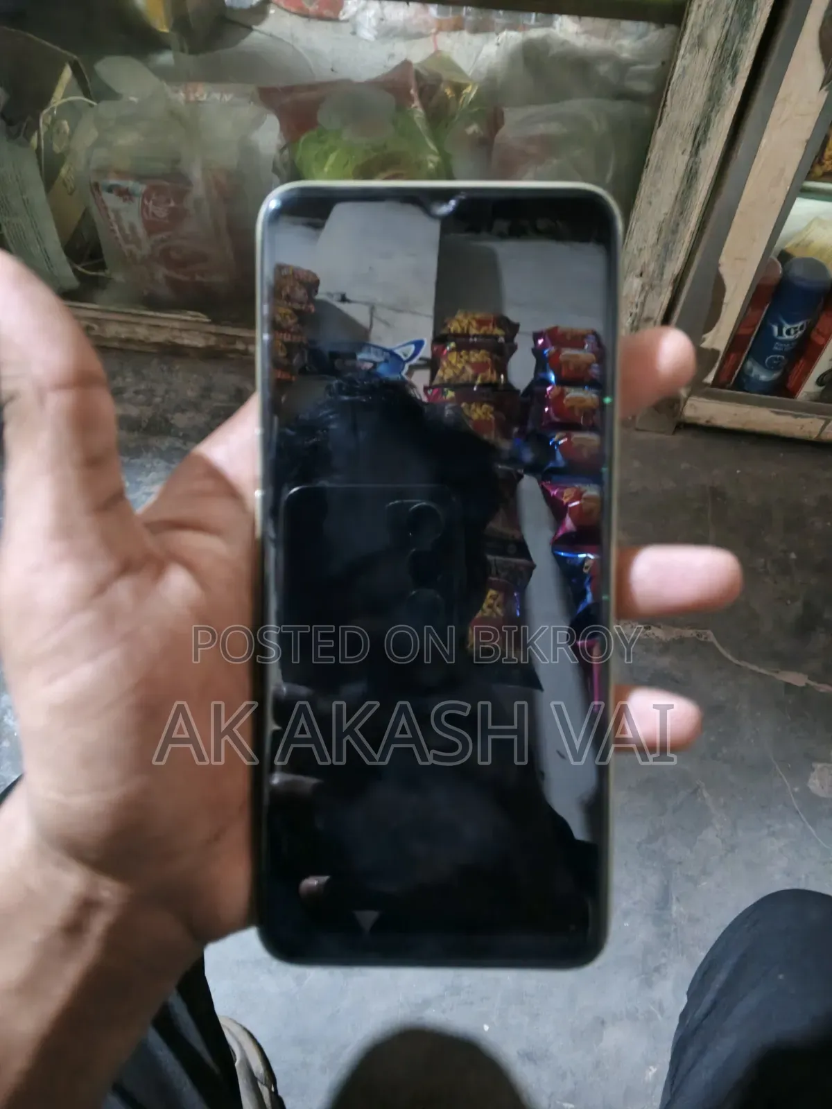 রিয়েলমি ভি৩০ ১২৮ জিবি গোল্ড