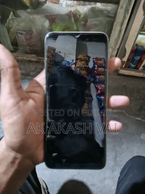 রিয়েলমি ভি৩০ ১২৮ জিবি গোল্ড