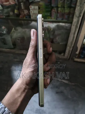 রিয়েলমি ভি৩০ ১২৮ জিবি গোল্ড