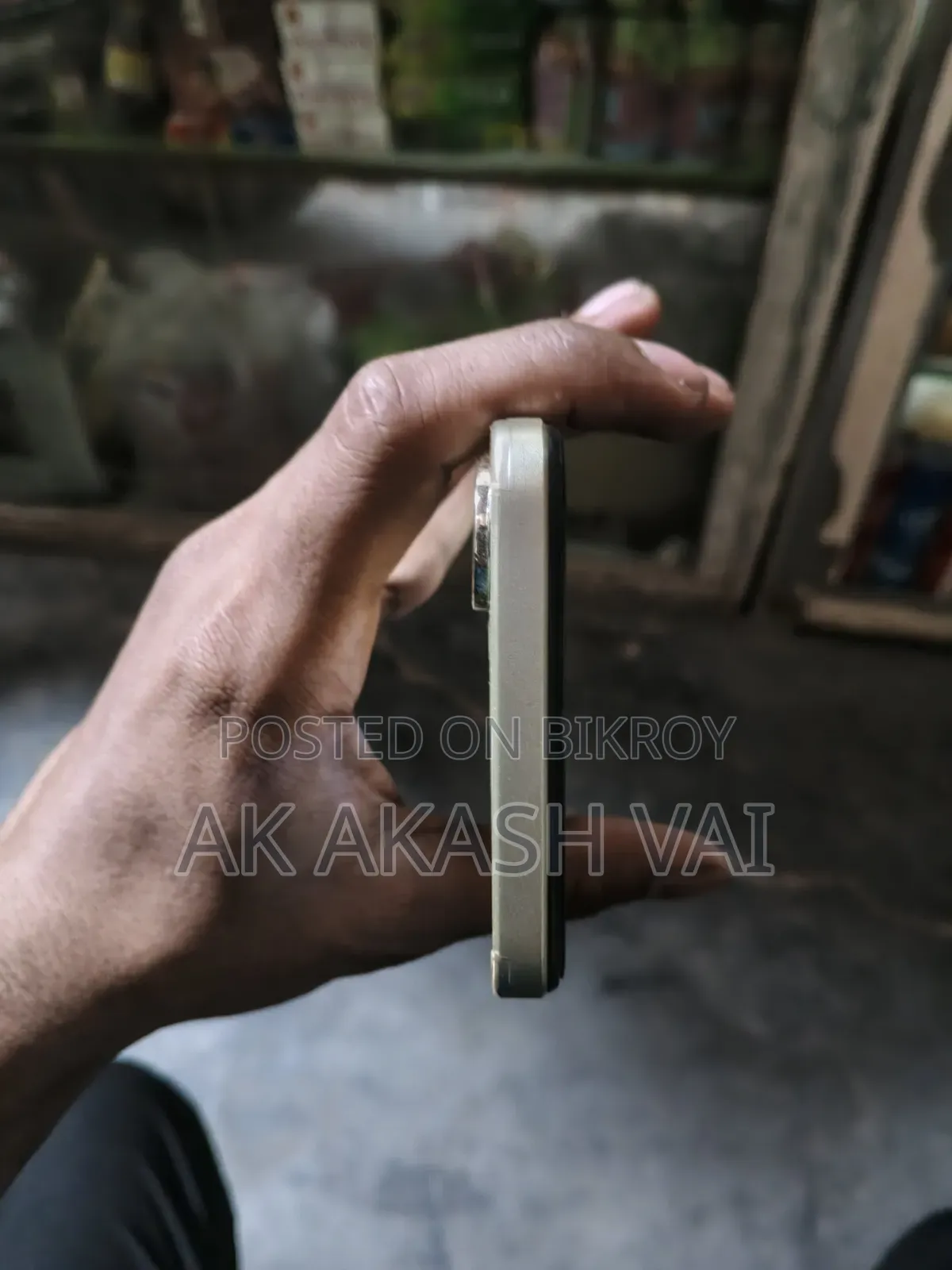 রিয়েলমি ভি৩০ ১২৮ জিবি গোল্ড