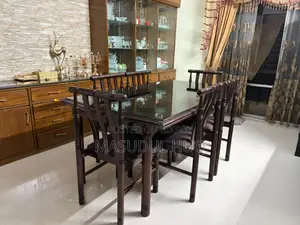 ডাইনিং টেবিল