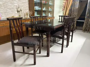 ডাইনিং টেবিল
