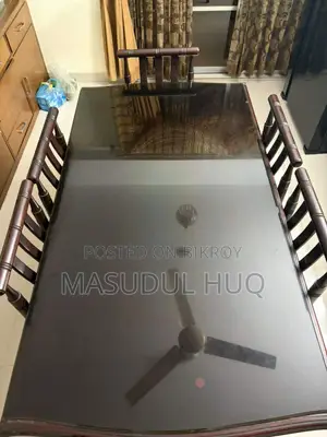 ডাইনিং টেবিল