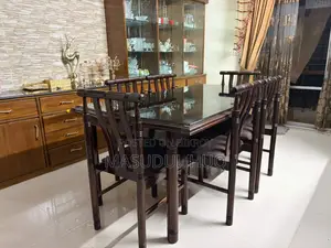 ডাইনিং টেবিল