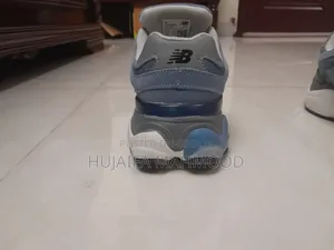 নিউ ব্যালেন্স ৯০৬০ স্টাইল স্নিকার্স – হালকা নীল সাদা