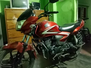 Honda CB 2016 Red