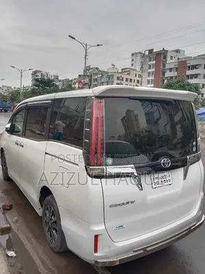 Toyota Esquire ২০১৭ হোয়াইট