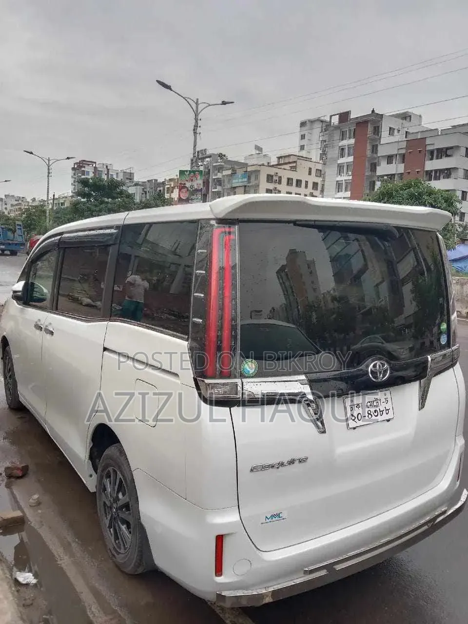 Toyota Esquire ২০১৭ হোয়াইট