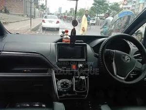 Toyota Esquire ২০১৭ হোয়াইট