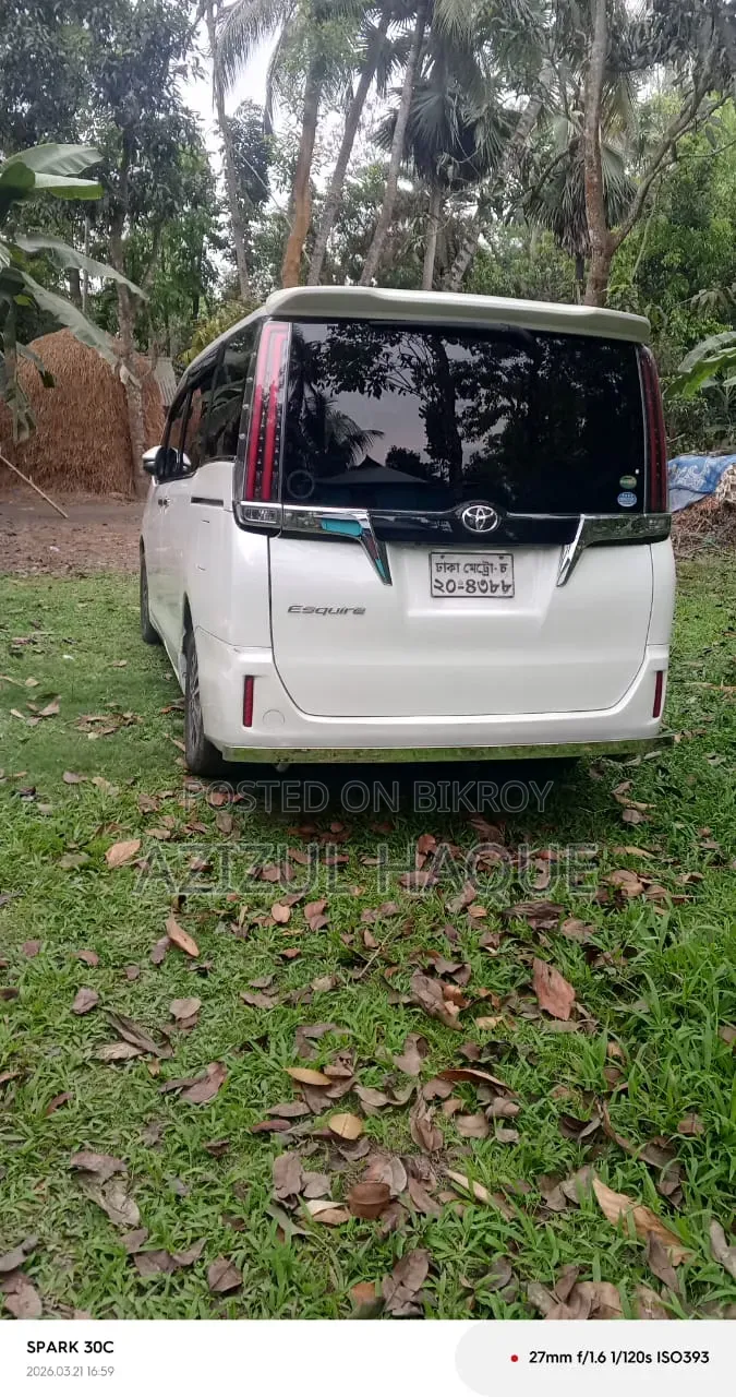 Toyota Esquire ২০১৭ হোয়াইট