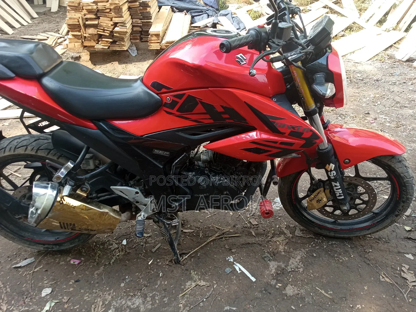 Suzuki 2022 Red