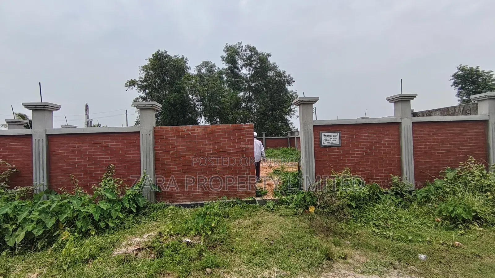 দক্ষিন মুখি কর্নার ১০ কাঠা প্লট ১০ নং সেক্টরে।