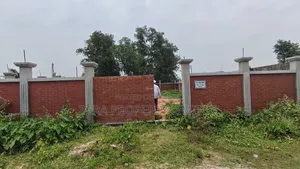 দক্ষিন মুখি কর্নার ১০ কাঠা প্লট ১০ নং সেক্টরে।