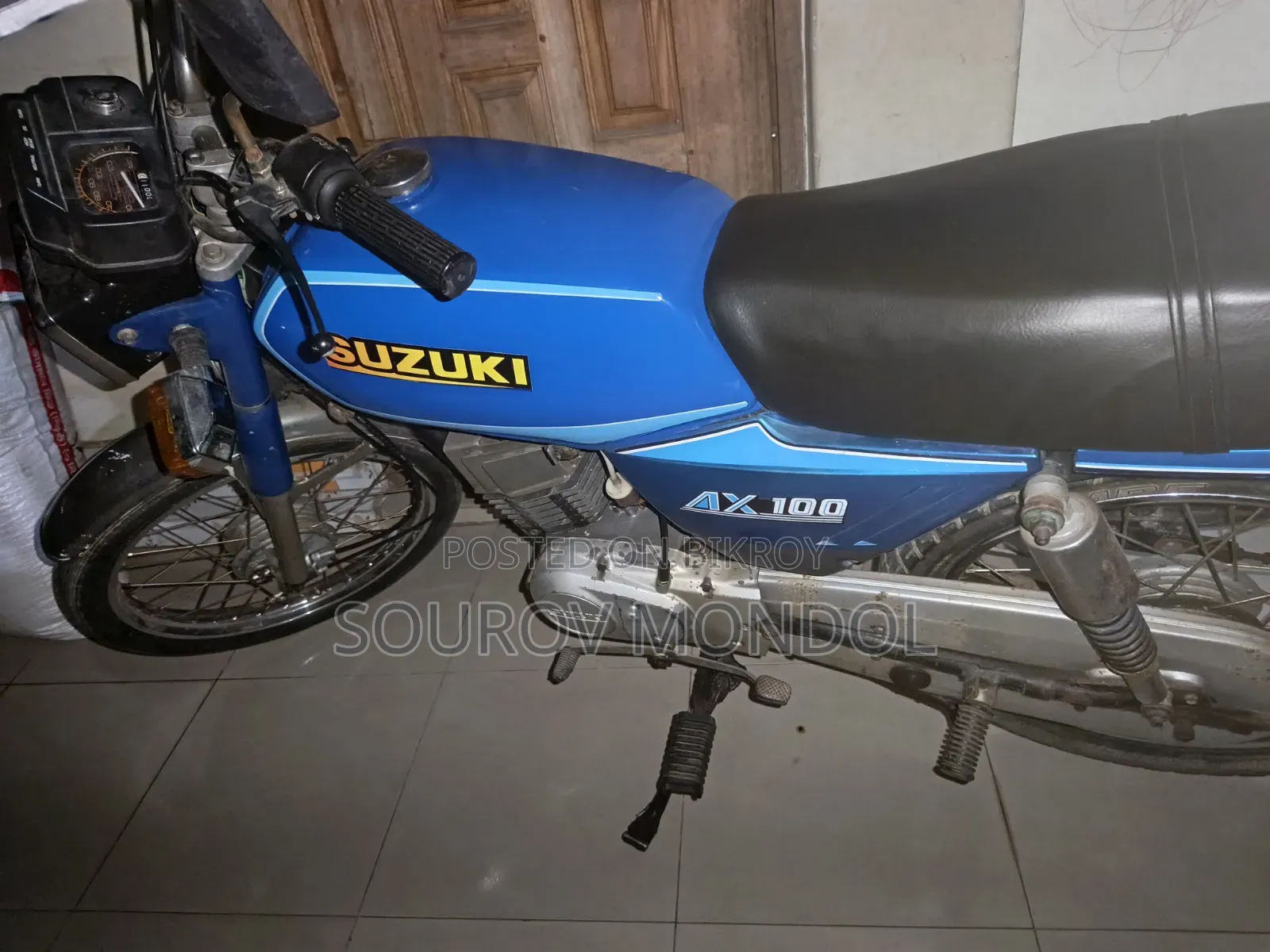 Suzuki 2000 Blue