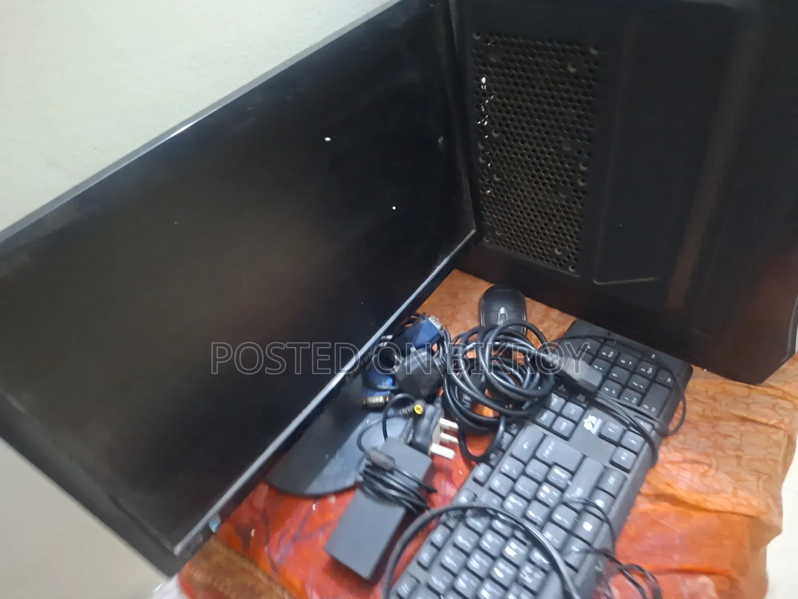 Desktop Computer Asus 8GB Intel Pentium HDD 320GB