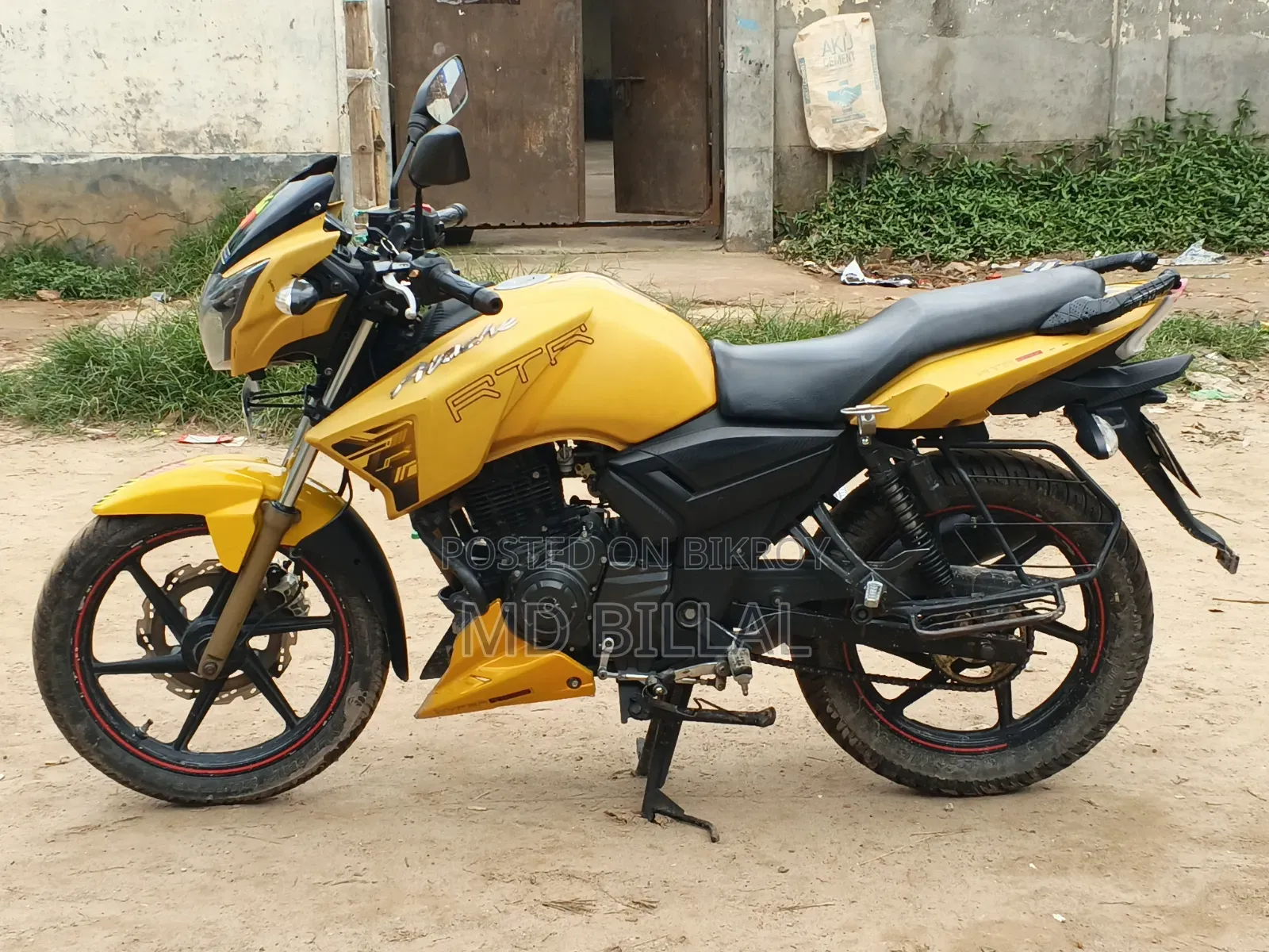 TVS Apache RTR 160 2V 2018 Yellow