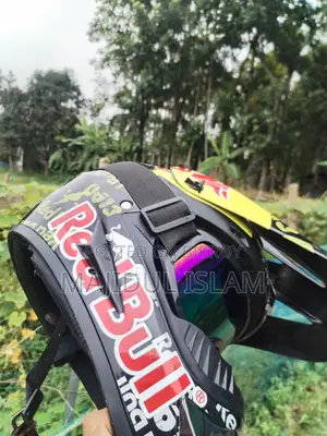 I want to sell this helmet, if anyone wants to buy it, please contact the number