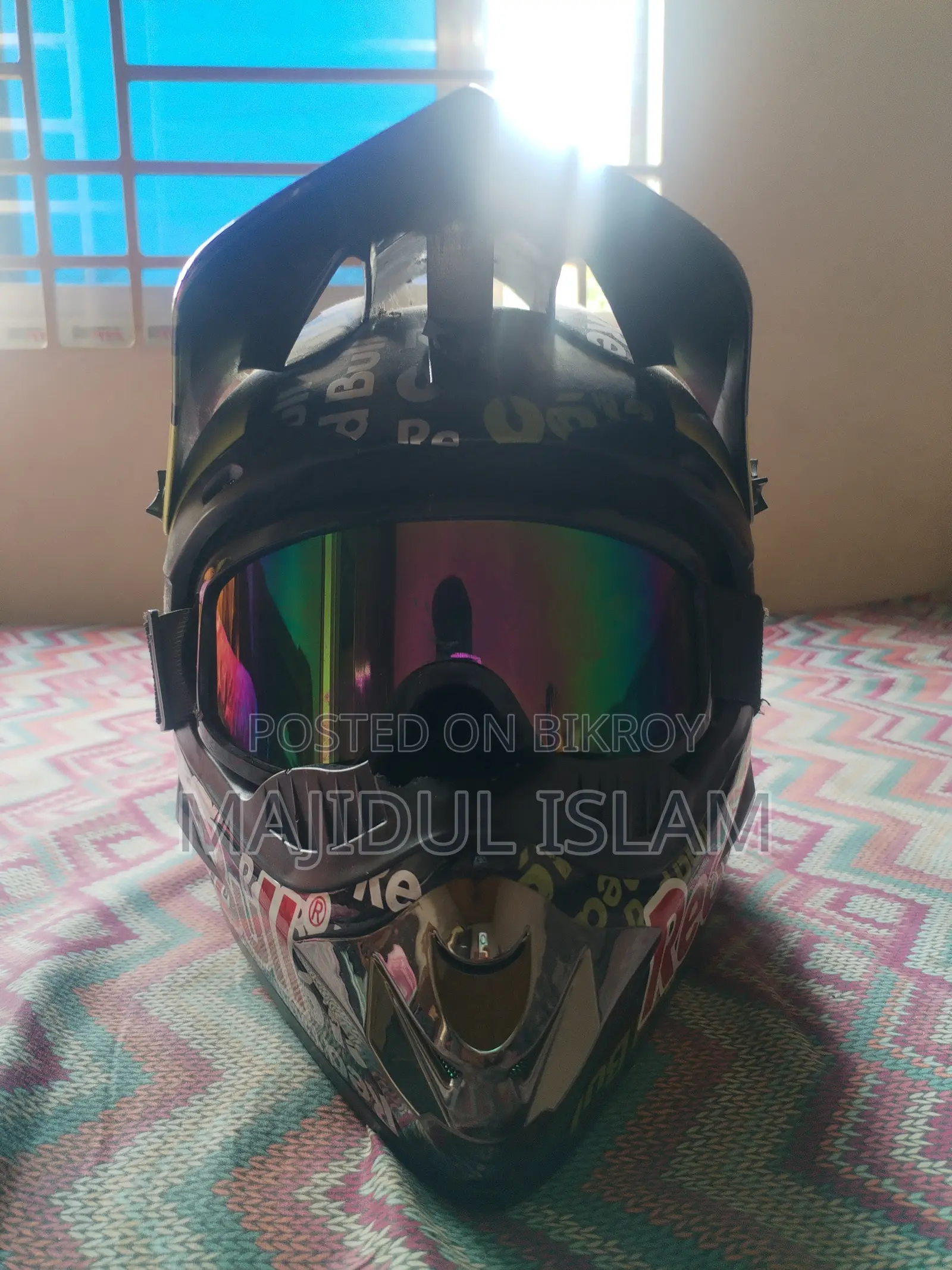 I want to sell this helmet, if anyone wants to buy it, please contact the number