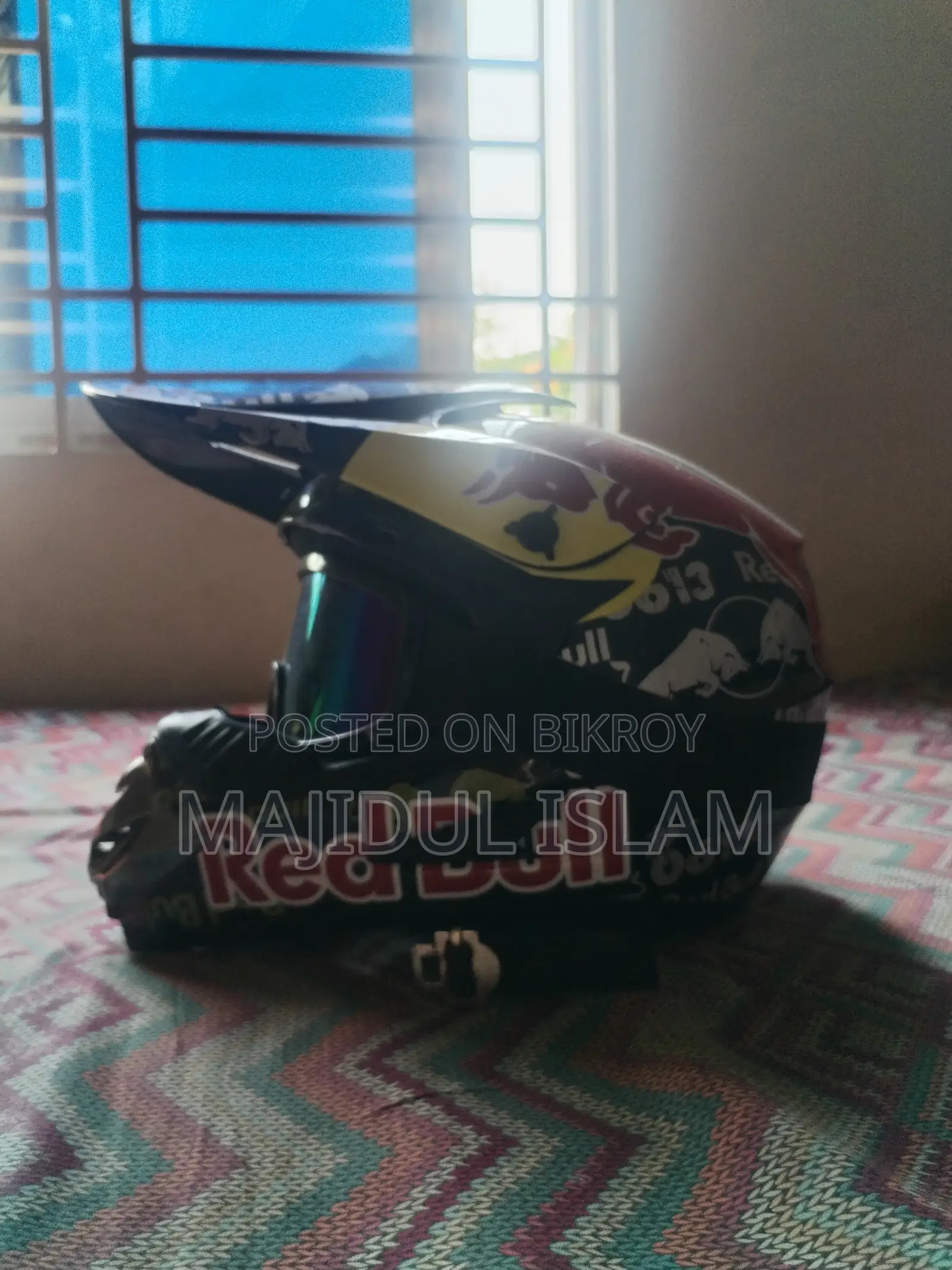 I want to sell this helmet, if anyone wants to buy it, please contact the number