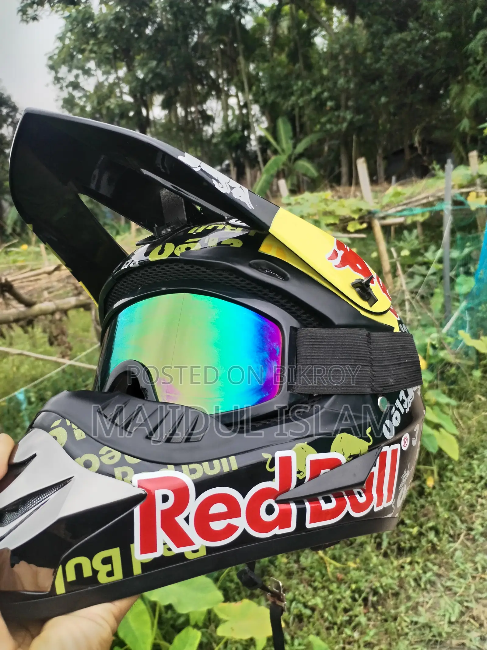 I want to sell this helmet, if anyone wants to buy it, please contact the number