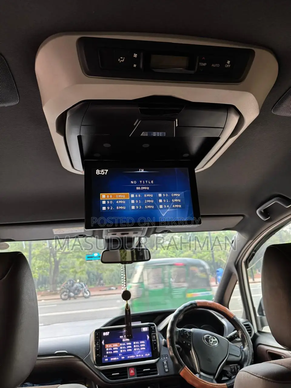 Toyota Esquire 1.8 FWD Hybrid (7 seater) 2017 Pearl