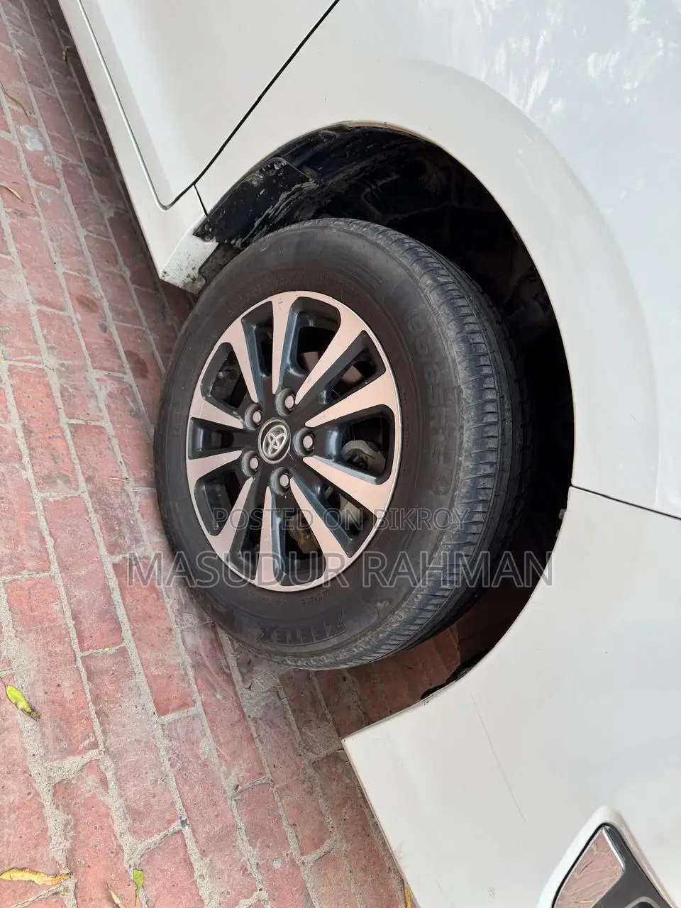 Toyota Esquire 1.8 FWD Hybrid (7 seater) 2017 Pearl