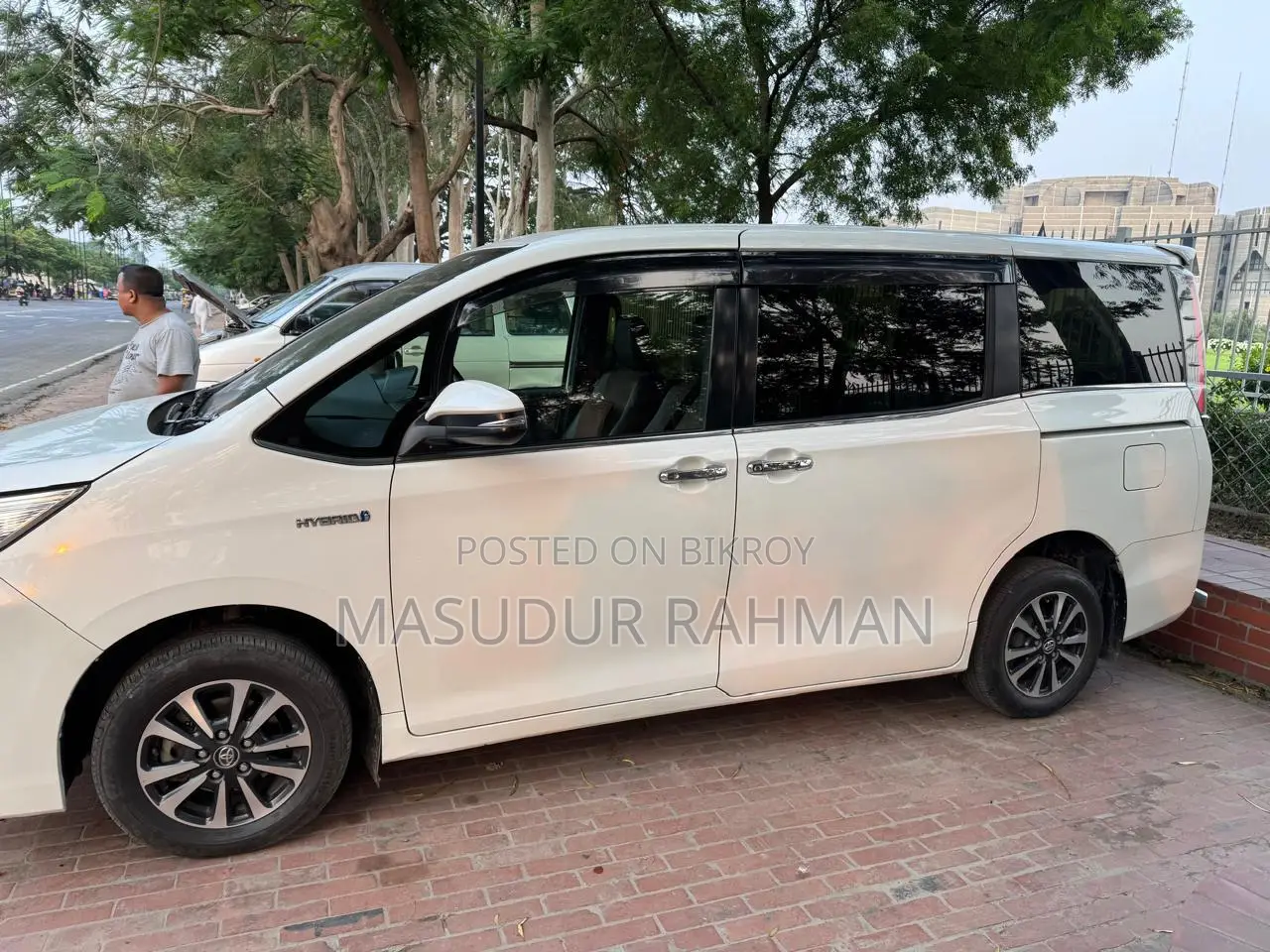 Toyota Esquire 1.8 FWD Hybrid (7 seater) 2017 Pearl