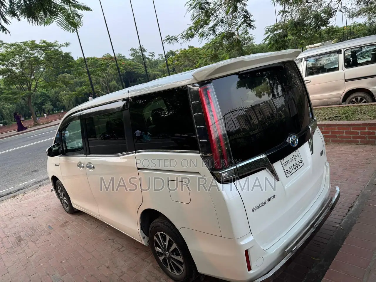 Toyota Esquire 1.8 FWD Hybrid (7 seater) 2017 Pearl