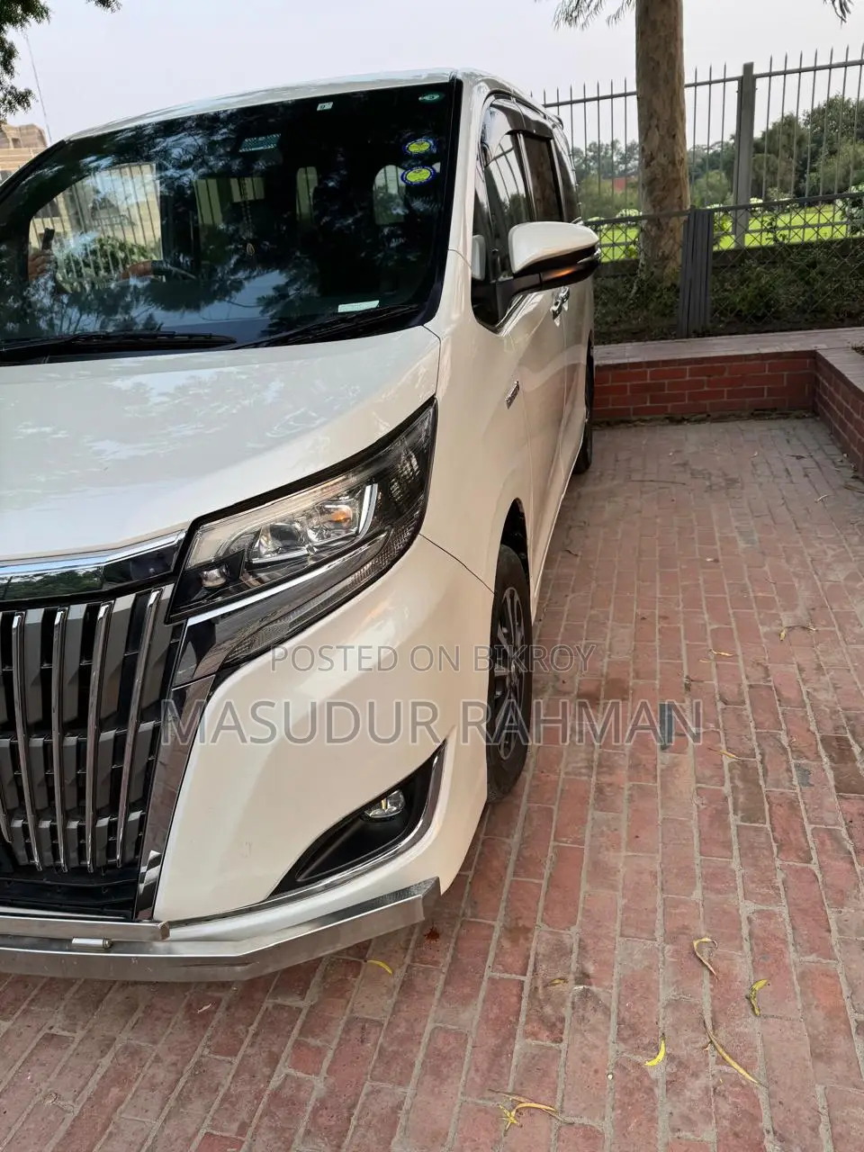 Toyota Esquire 1.8 FWD Hybrid (7 seater) 2017 Pearl