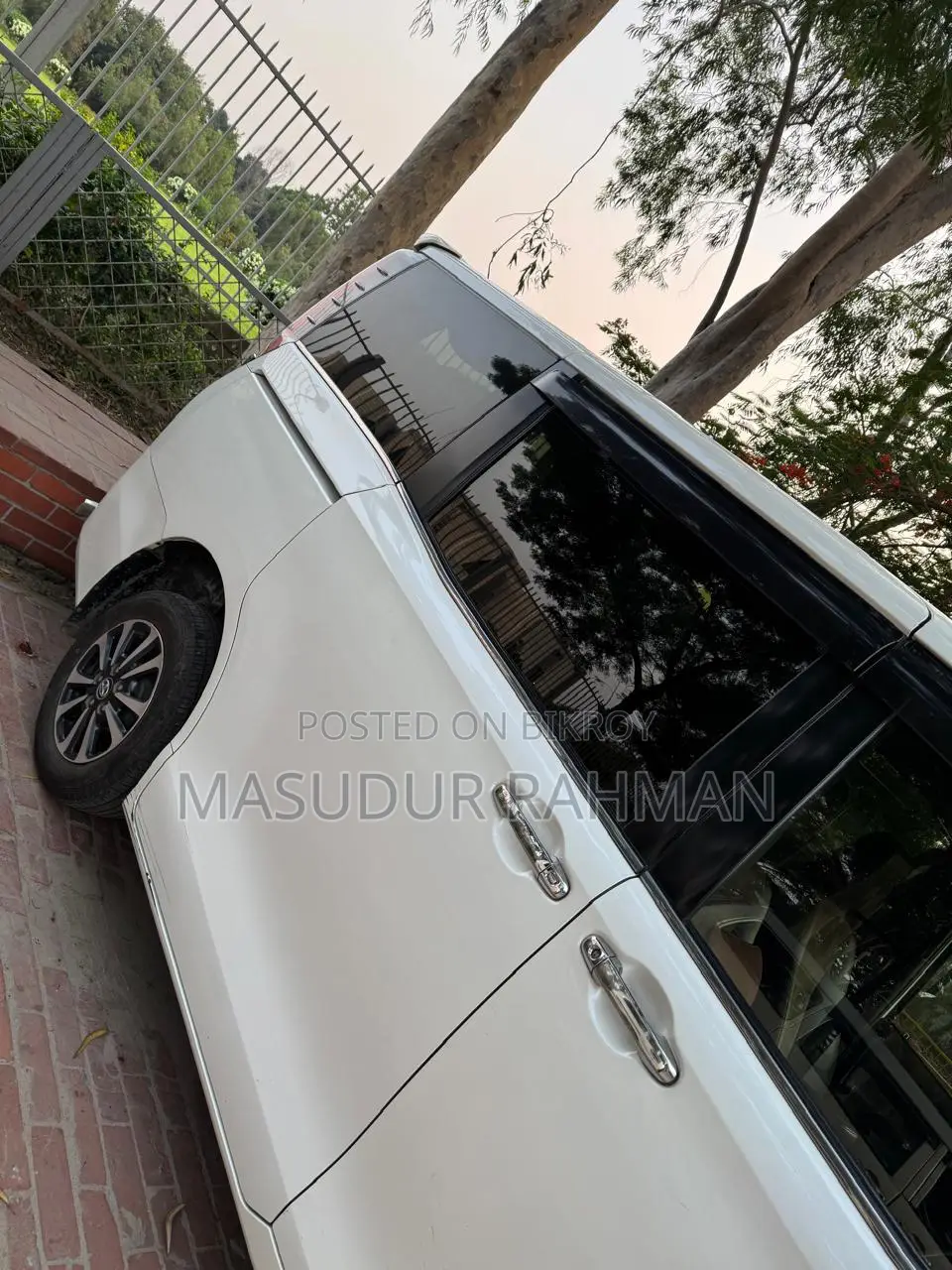 Toyota Esquire 1.8 FWD Hybrid (7 seater) 2017 Pearl