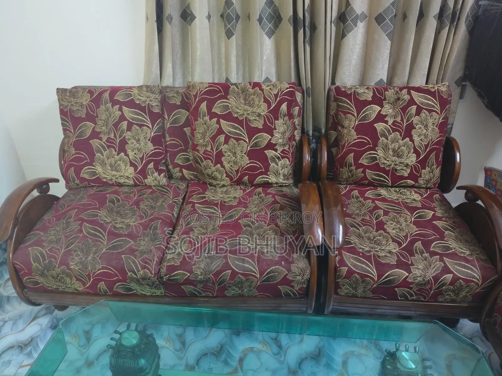 সোফা সেট টেবিলসহ