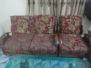 সোফা সেট টেবিলসহ