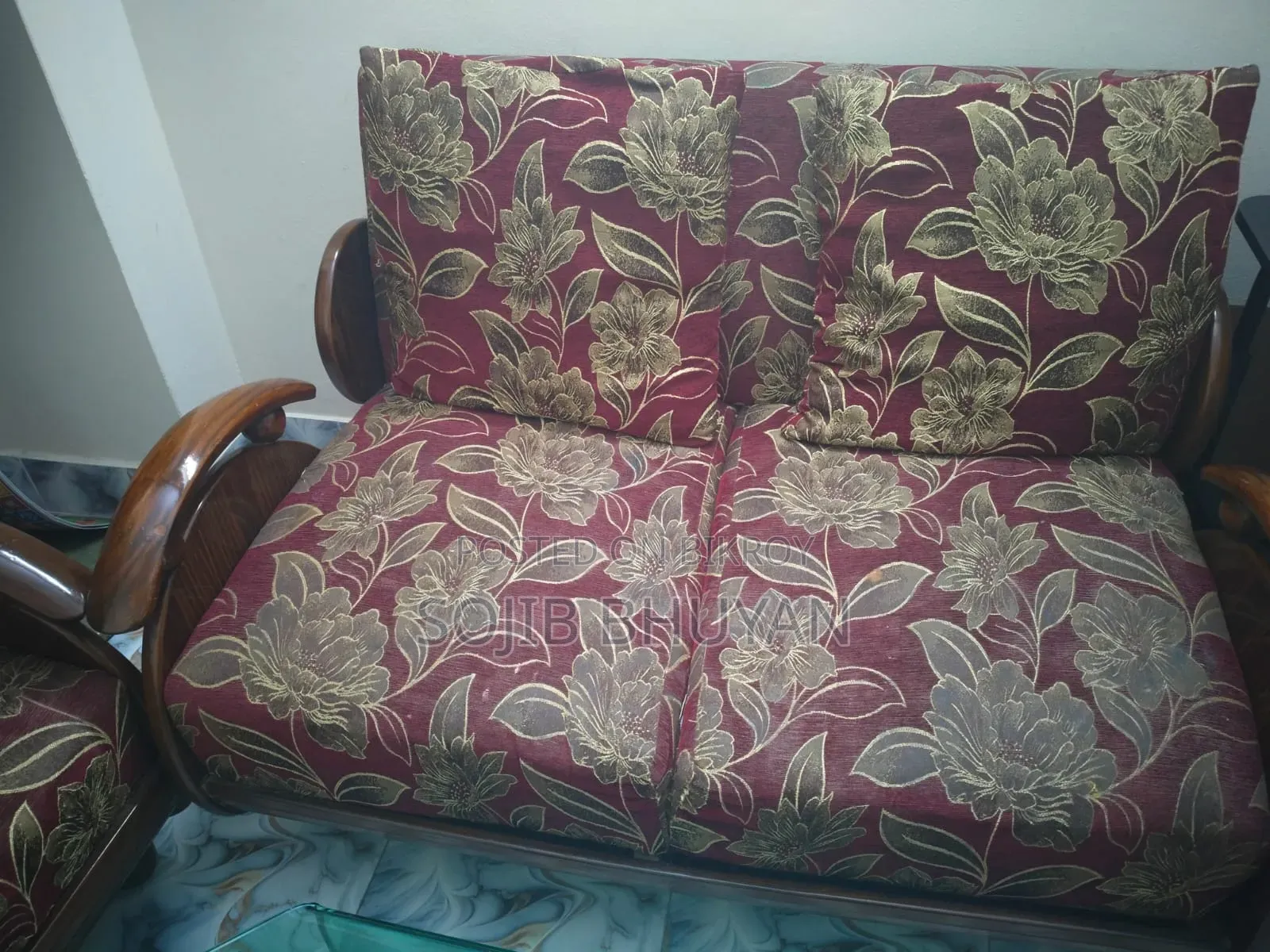 সোফা সেট টেবিলসহ