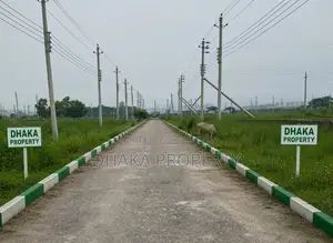 ৩০ ফুট রাস্তা ৩ কাঠা লেক নর্থ সেক্টর-১৭/জি