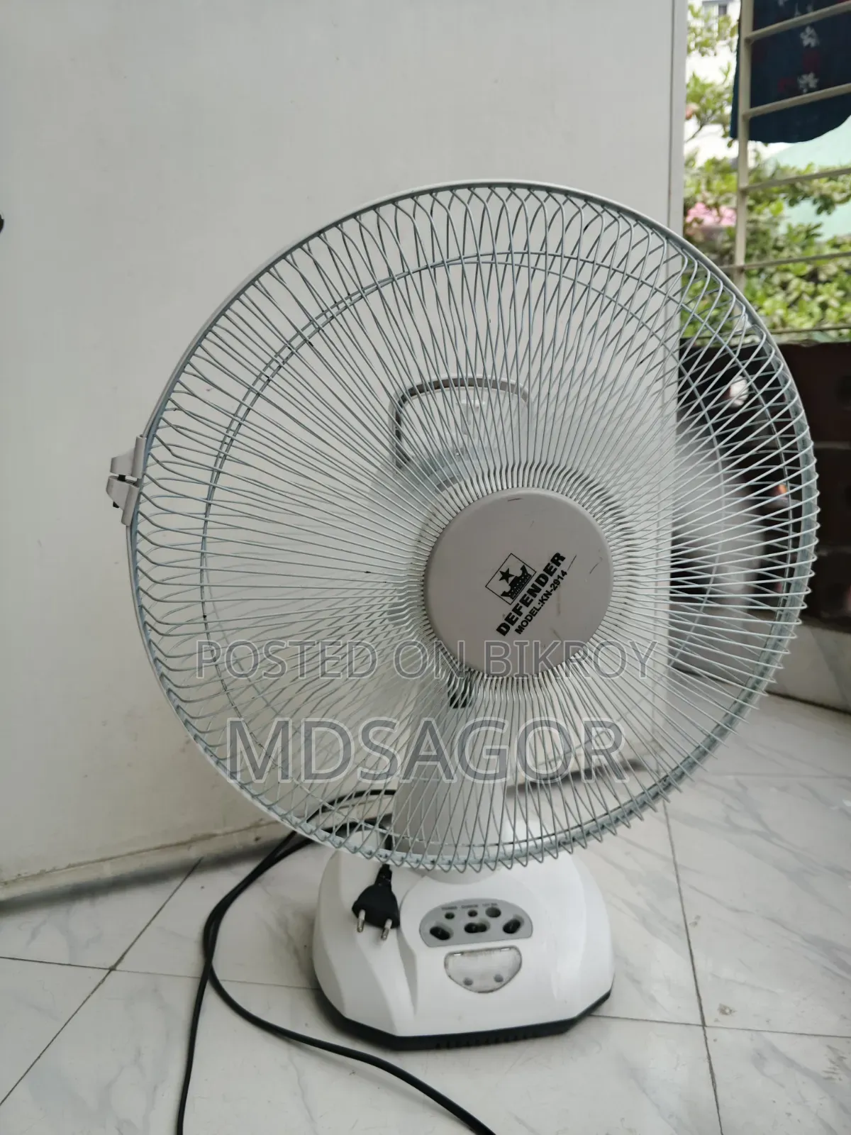 Defender AC/DC 12 Inch Rechargeable Table Fan 6V 4.5AH AC/DC Backup