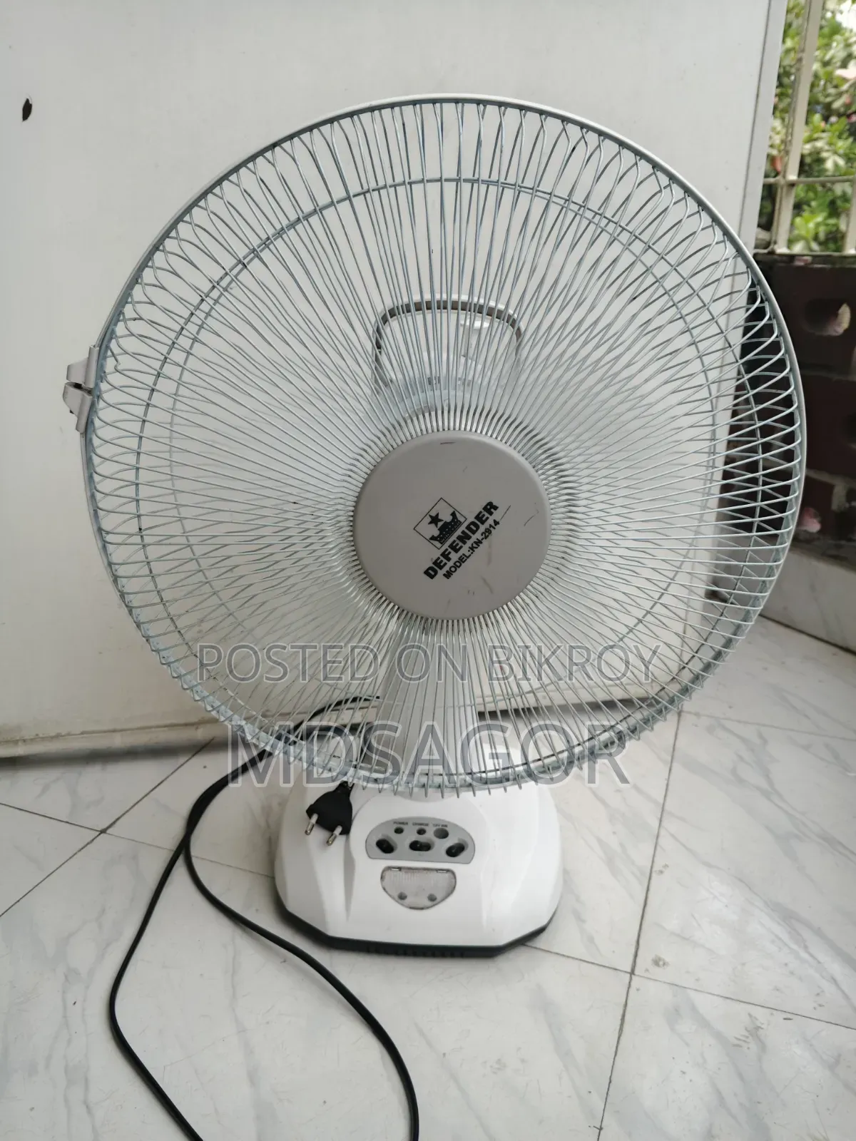 Defender AC/DC 12 Inch Rechargeable Table Fan 6V 4.5AH AC/DC Backup