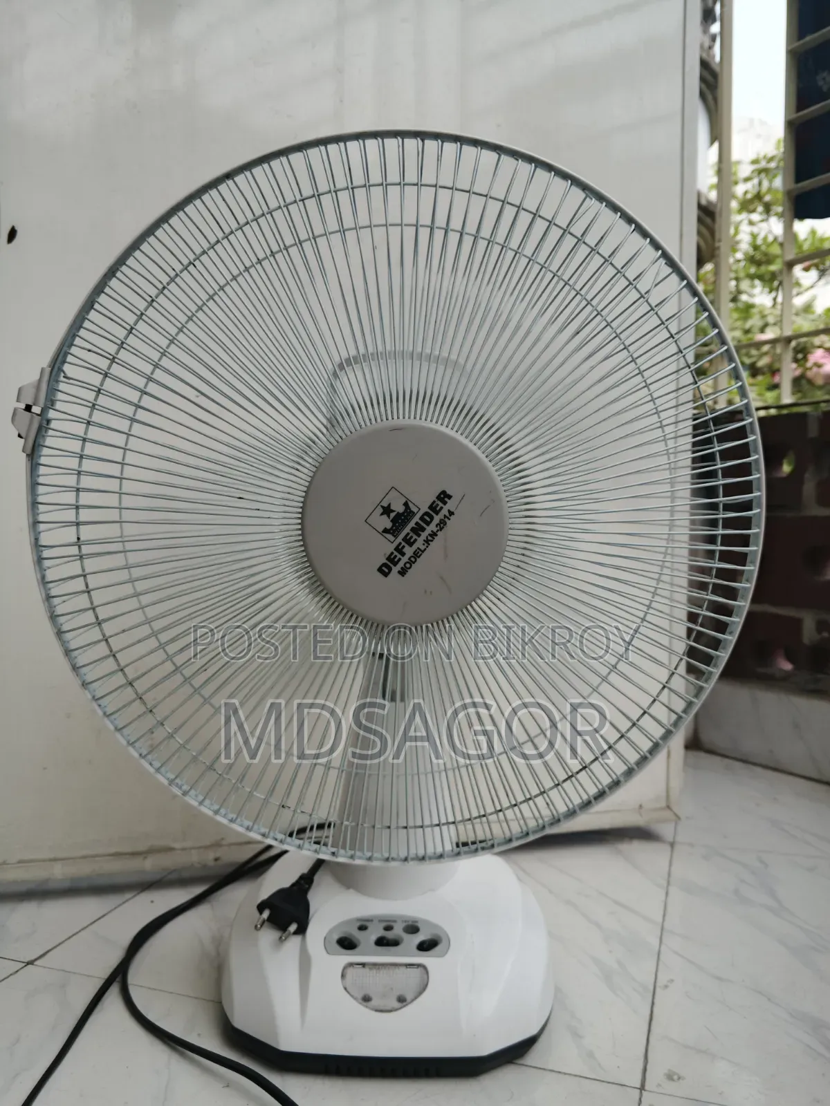 Defender AC/DC 12 Inch Rechargeable Table Fan 6V 4.5AH AC/DC Backup