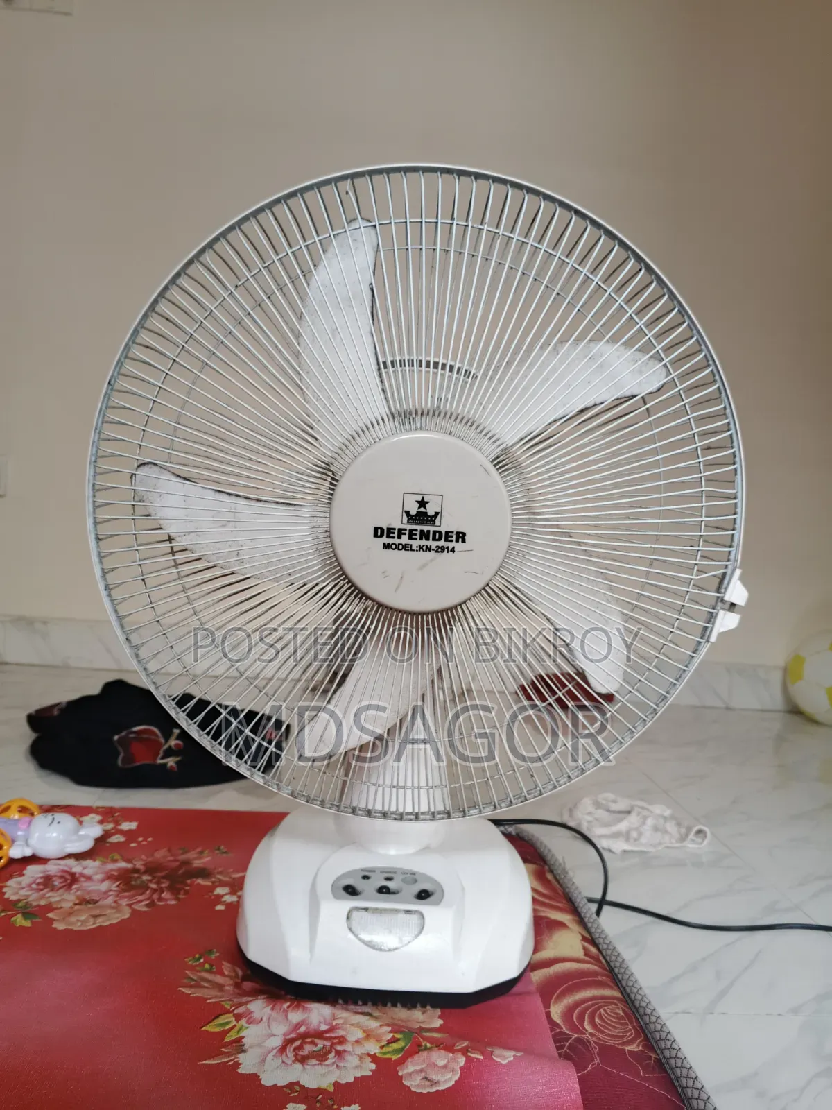 Defender AC/DC 12 Inch Rechargeable Table Fan 6V 4.5AH AC/DC Backup