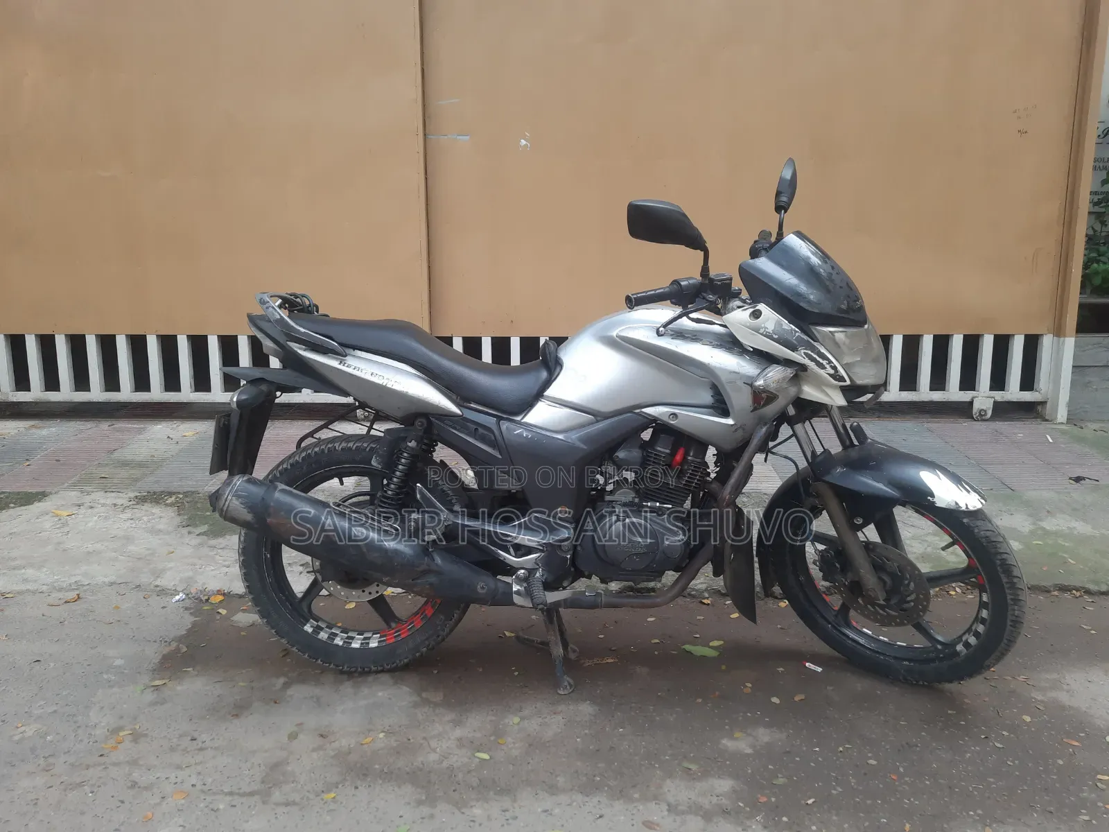 হিরো হাঙ্ক ২০১১ সিলভার
