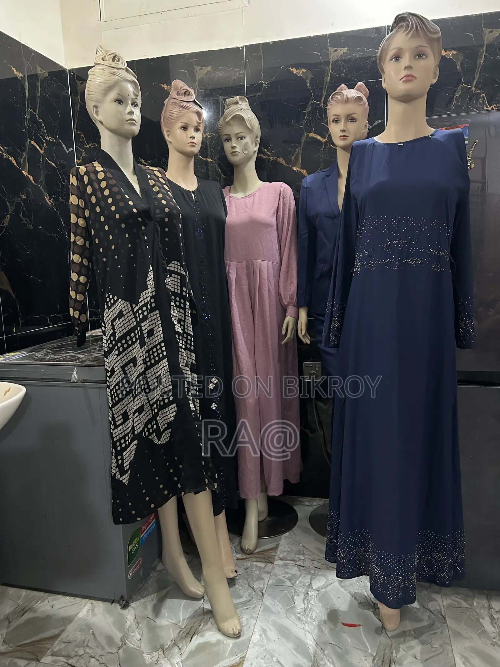 কাপড় ডিসপ্লে এর কিছু ডল বিক্রি হবে