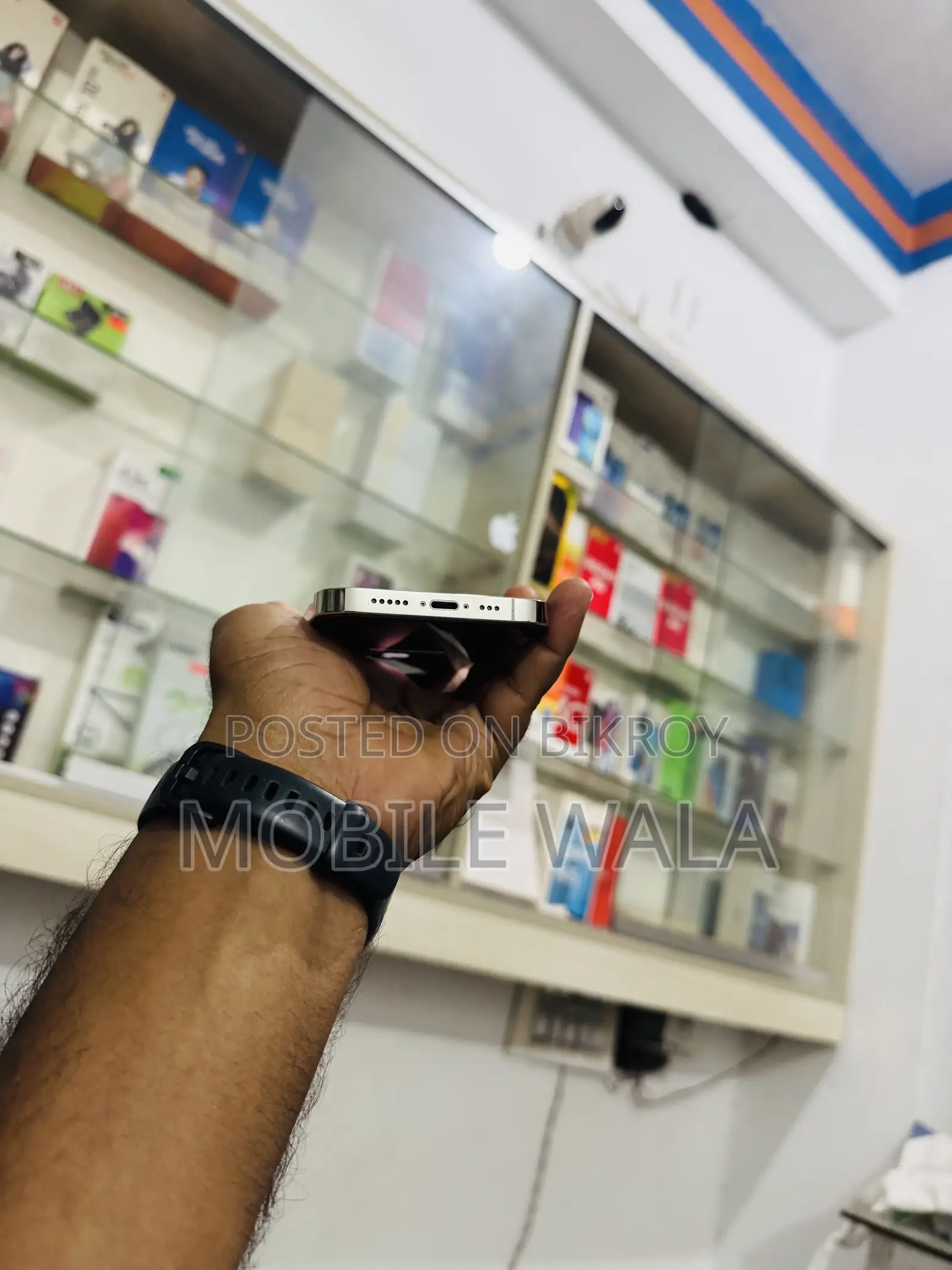 অ্যাপল আইফোন ১৩ প্রো ১২৮ জিবি হোয়াইট