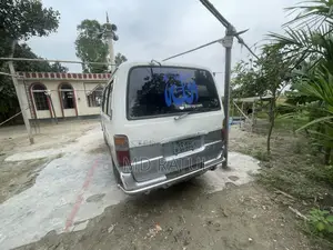 টয়োটা হাইএস ২০০২ সিলভার