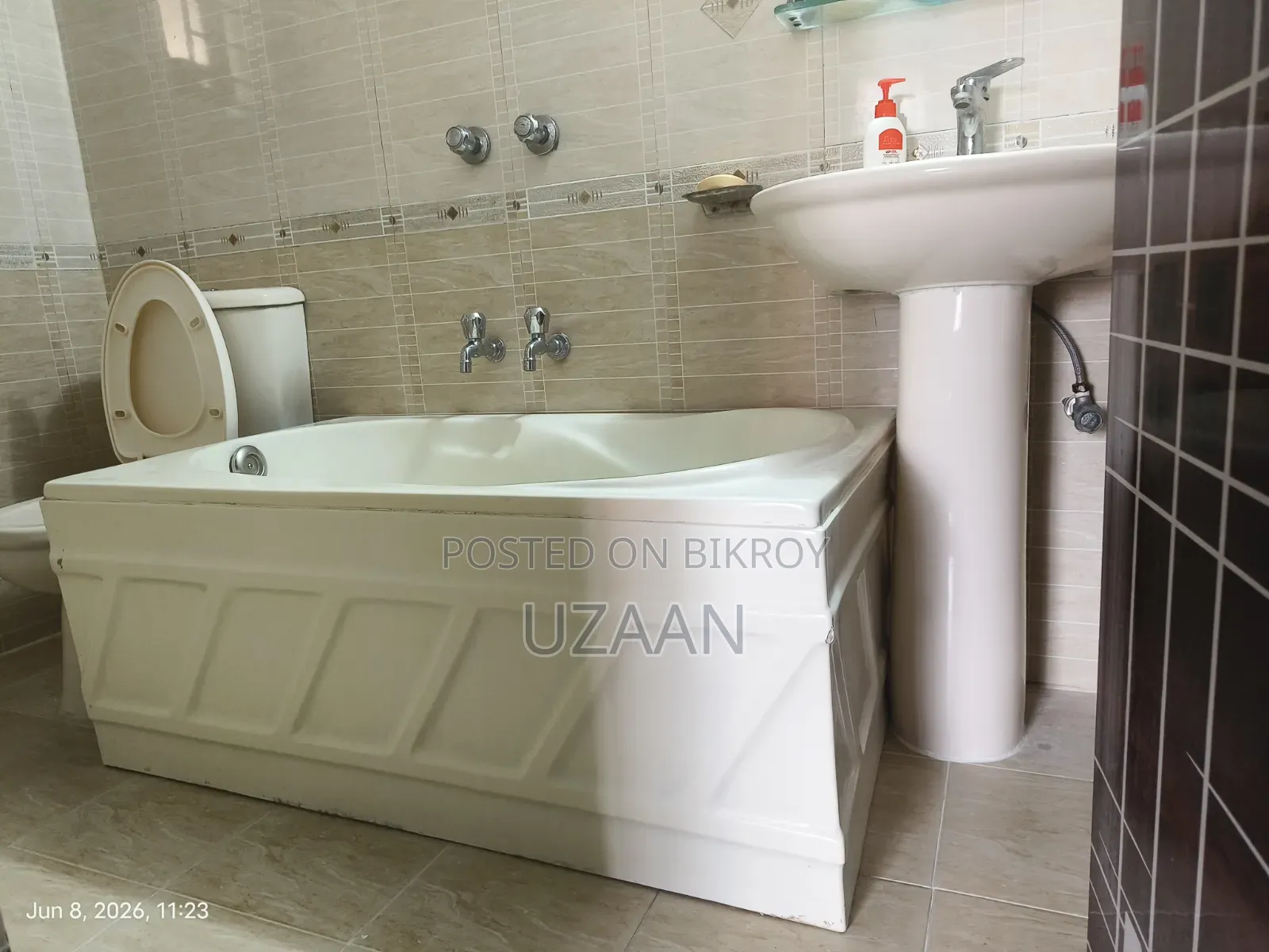 Fibre Made Bathtub for sale | Used for only 1 year