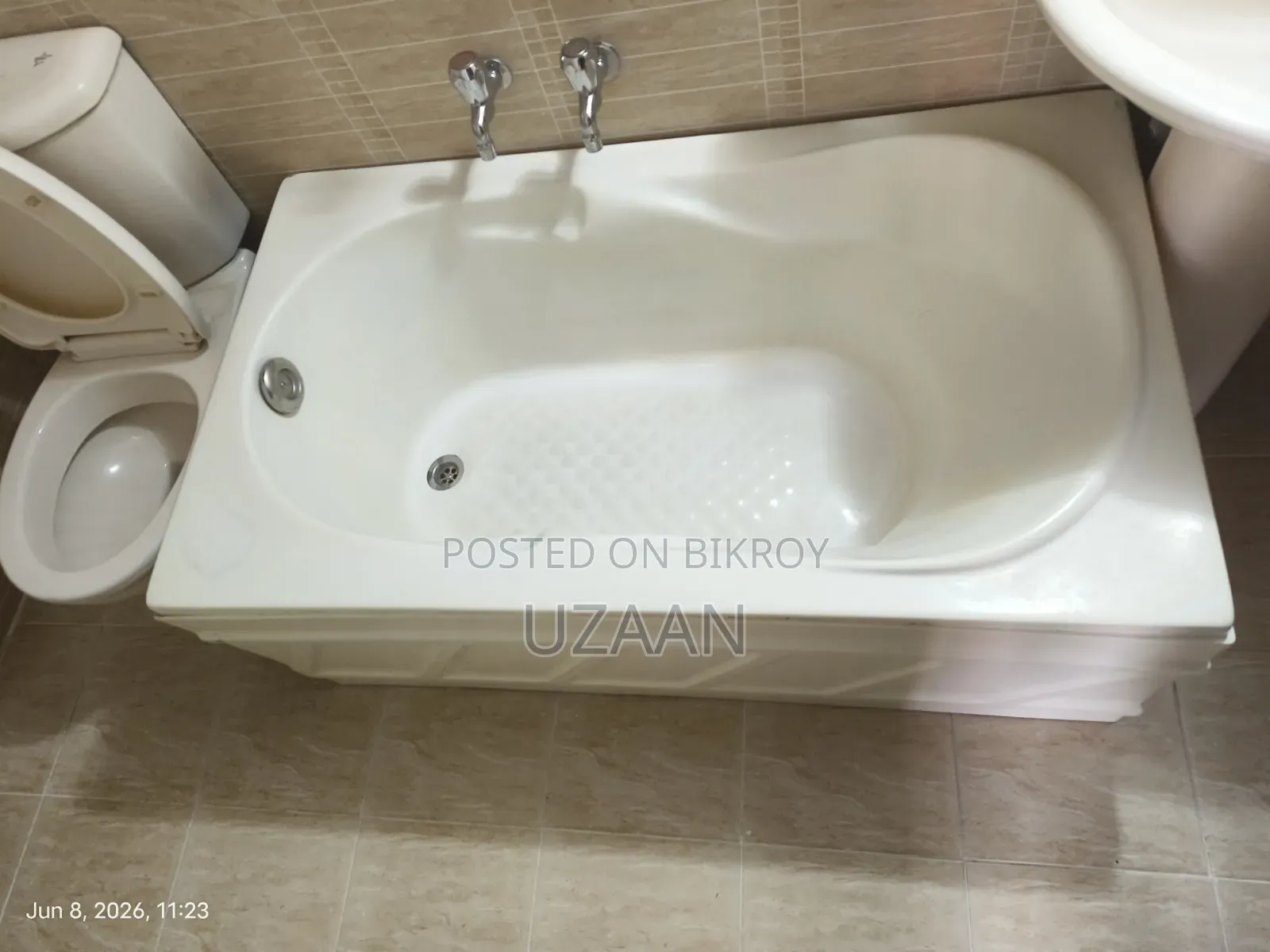 Fibre Made Bathtub for sale | Used for only 1 year