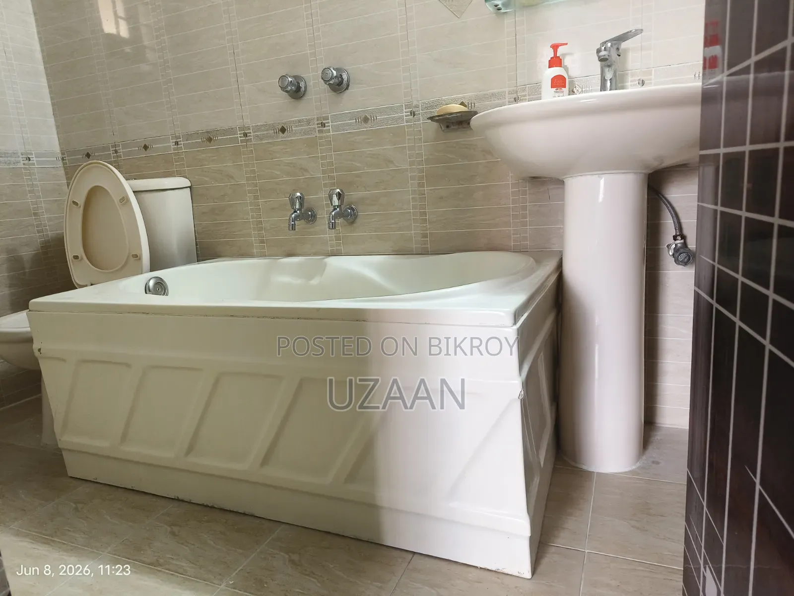 Fibre Made Bathtub for sale | Used for only 1 year
